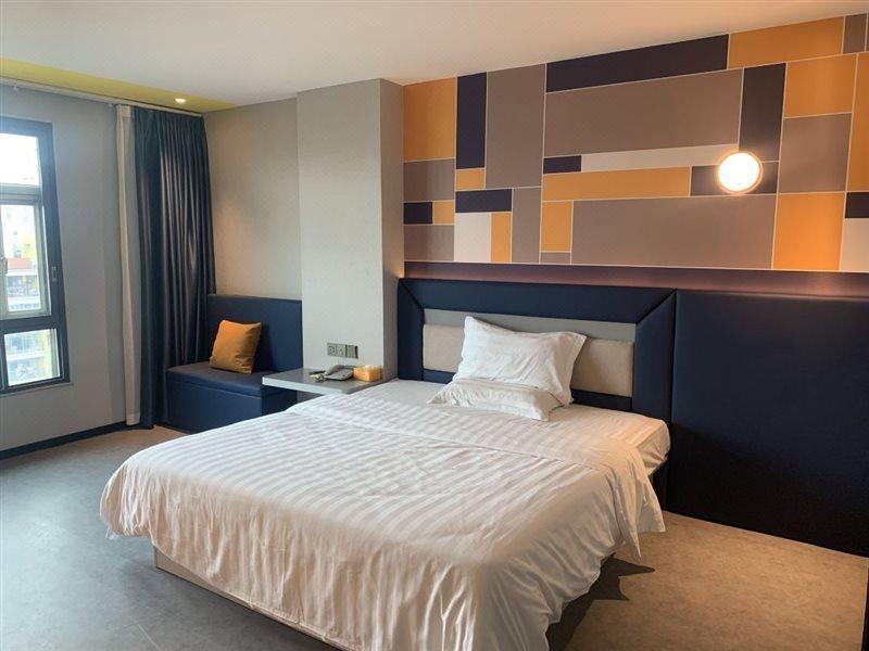 7 Days Inn Yangjiang Xinyue International Studio Exterior photo