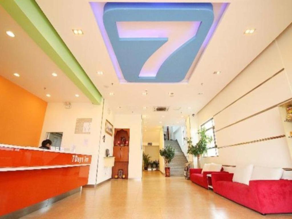 7 Days Inn Yangjiang Xinyue International Studio Exterior photo