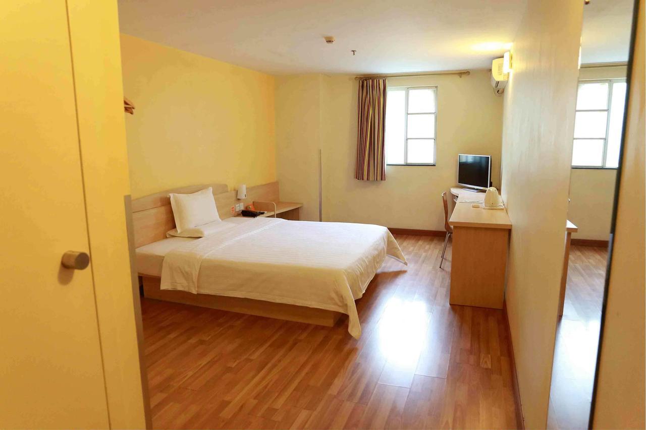 7 Days Inn Yangjiang Xinyue International Studio Exterior photo