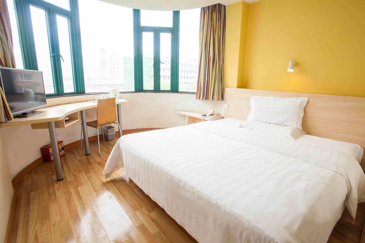 7 Days Inn Yangjiang Xinyue International Studio Room photo