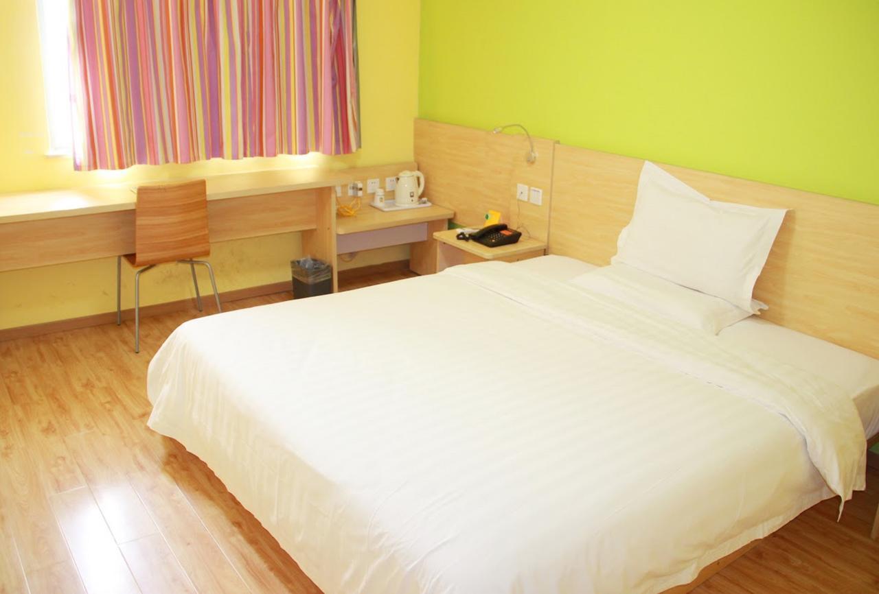 7 Days Inn Yangjiang Xinyue International Studio Exterior photo