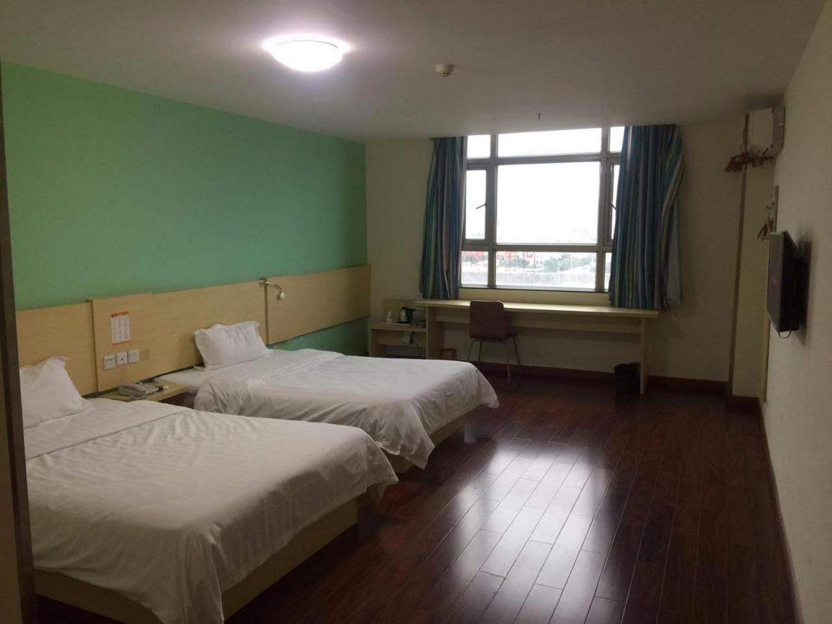 7 Days Inn Yangjiang Xinyue International Studio Exterior photo